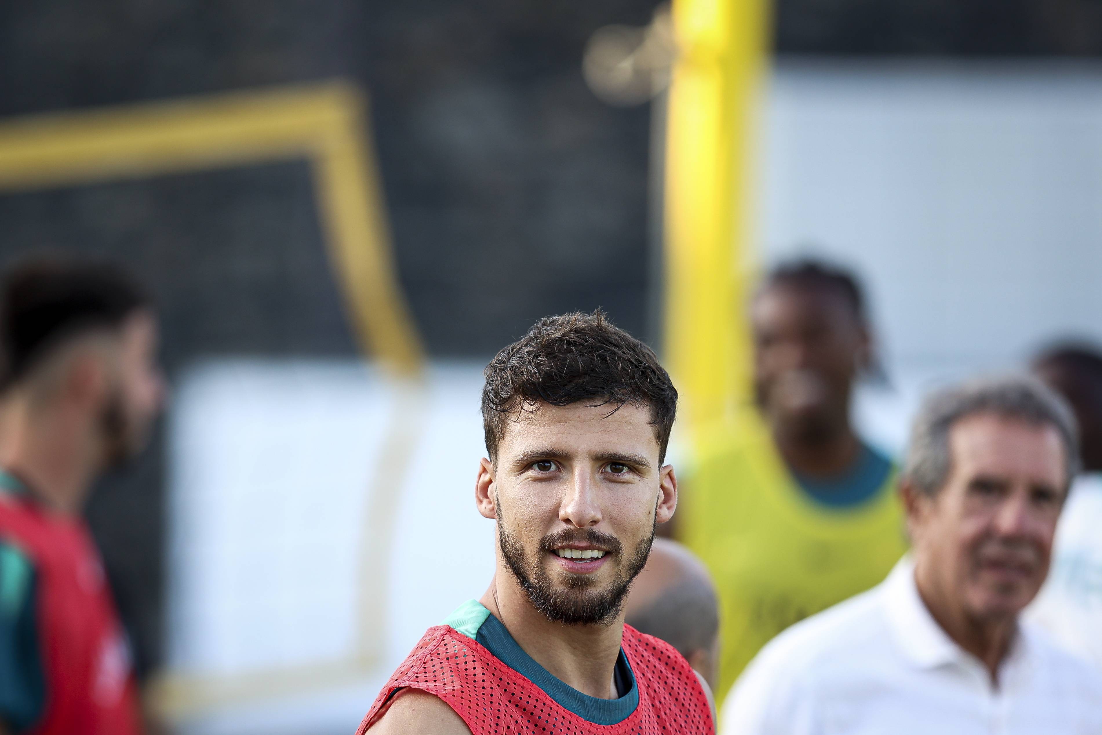 葡萄牙队备战告急，教练组加紧训练